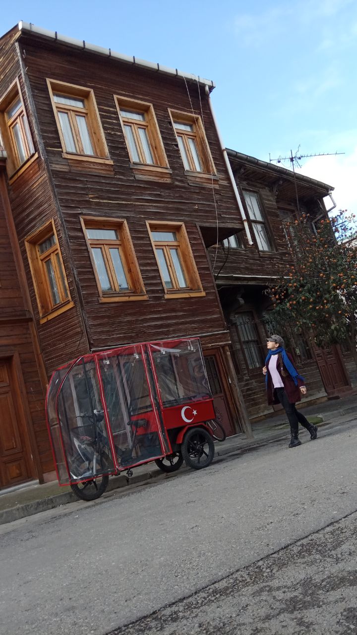 katta kokraklari bilan oriq