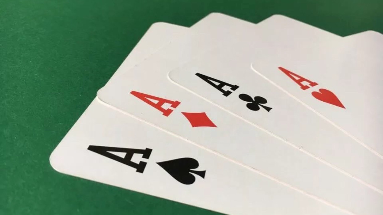 Раскладка покер классический. Техасский холдем. Комбинации в покере. Техасский Покер Холден. Покер 5 карточный и Техасский.