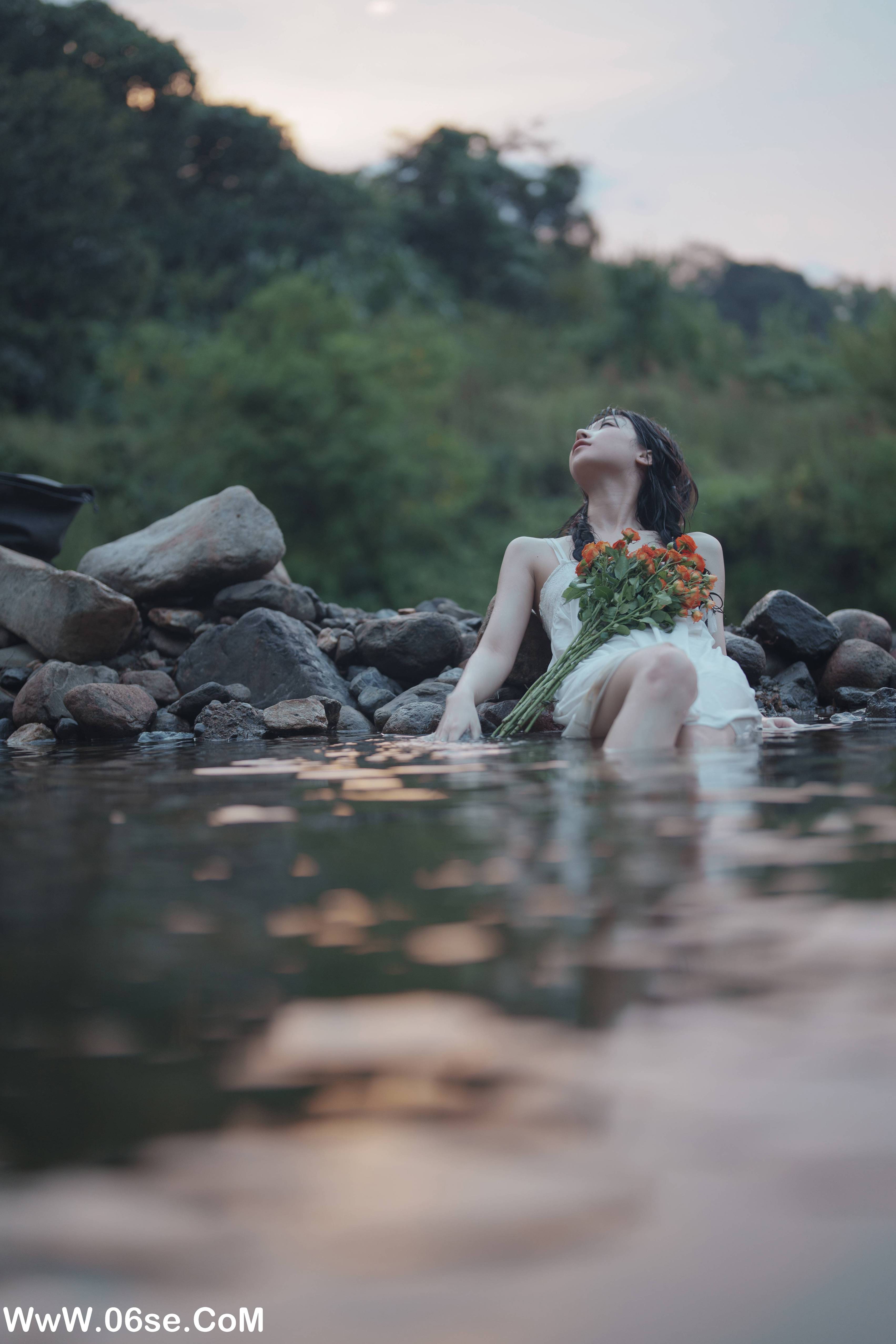 图片[41]-[YITUYU艺图语]2022.09.12 又甜又欲，很难不爱。山涧溪水，清凉一夏 七七[56+1P／461MB]-六色网