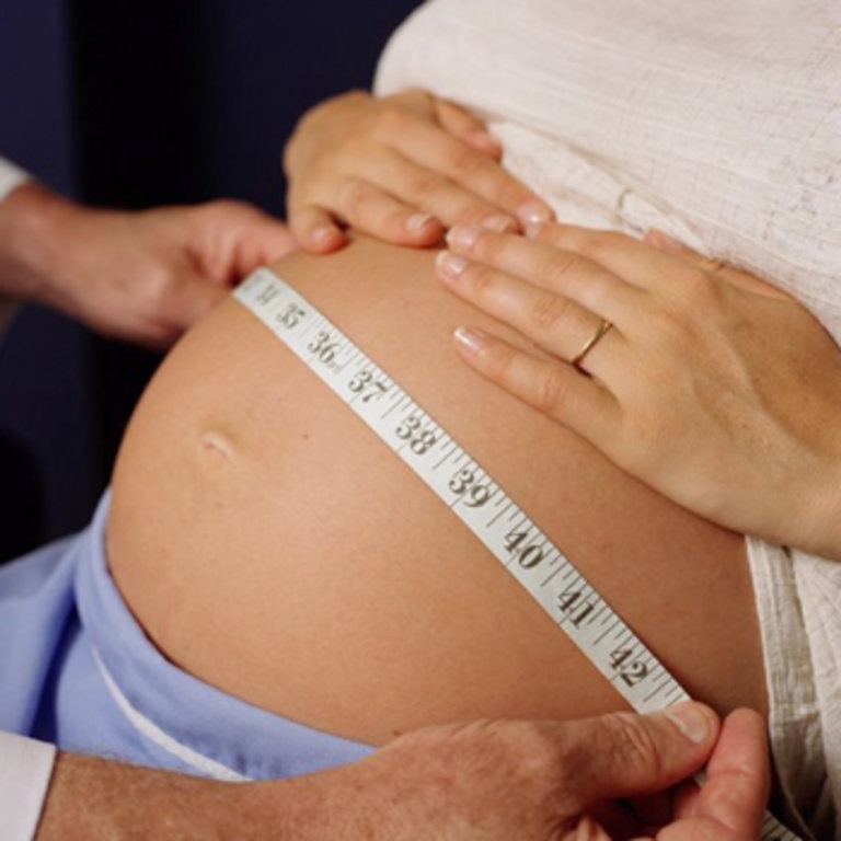 Заметила что живот. Измерение окружности живота. Измерение окружности живота беременной. Измерение окружности живота беременной и высоты стояния. Измерение окружности живота и дна матки.