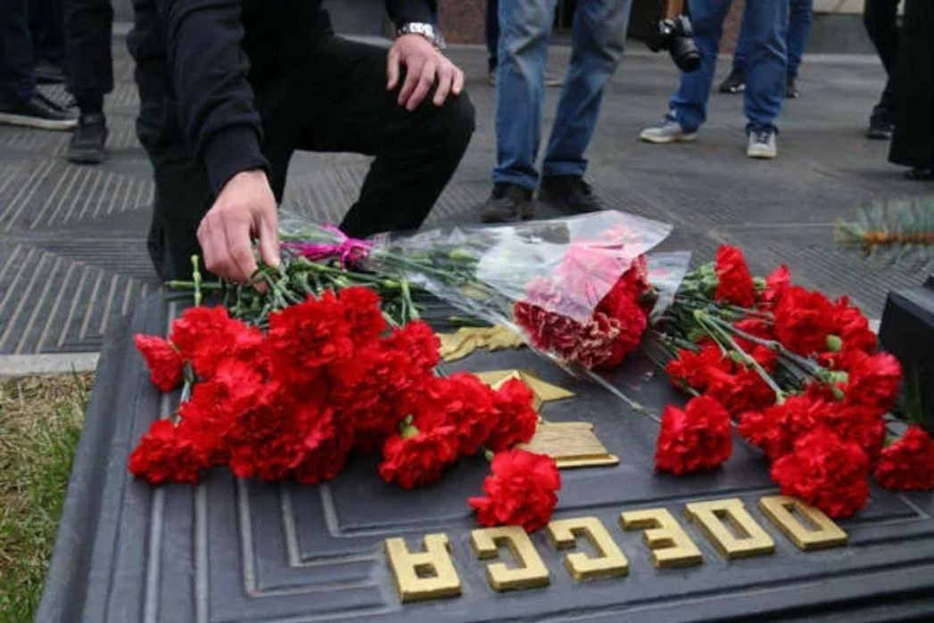 1 мая умер. Одесса дом профсоюзов трагедия. Одесса 2 мая дом профсоюзов. Дом профсоюзов в Одессе 2 мая 2014. Трагедия в доме профсоюзов.