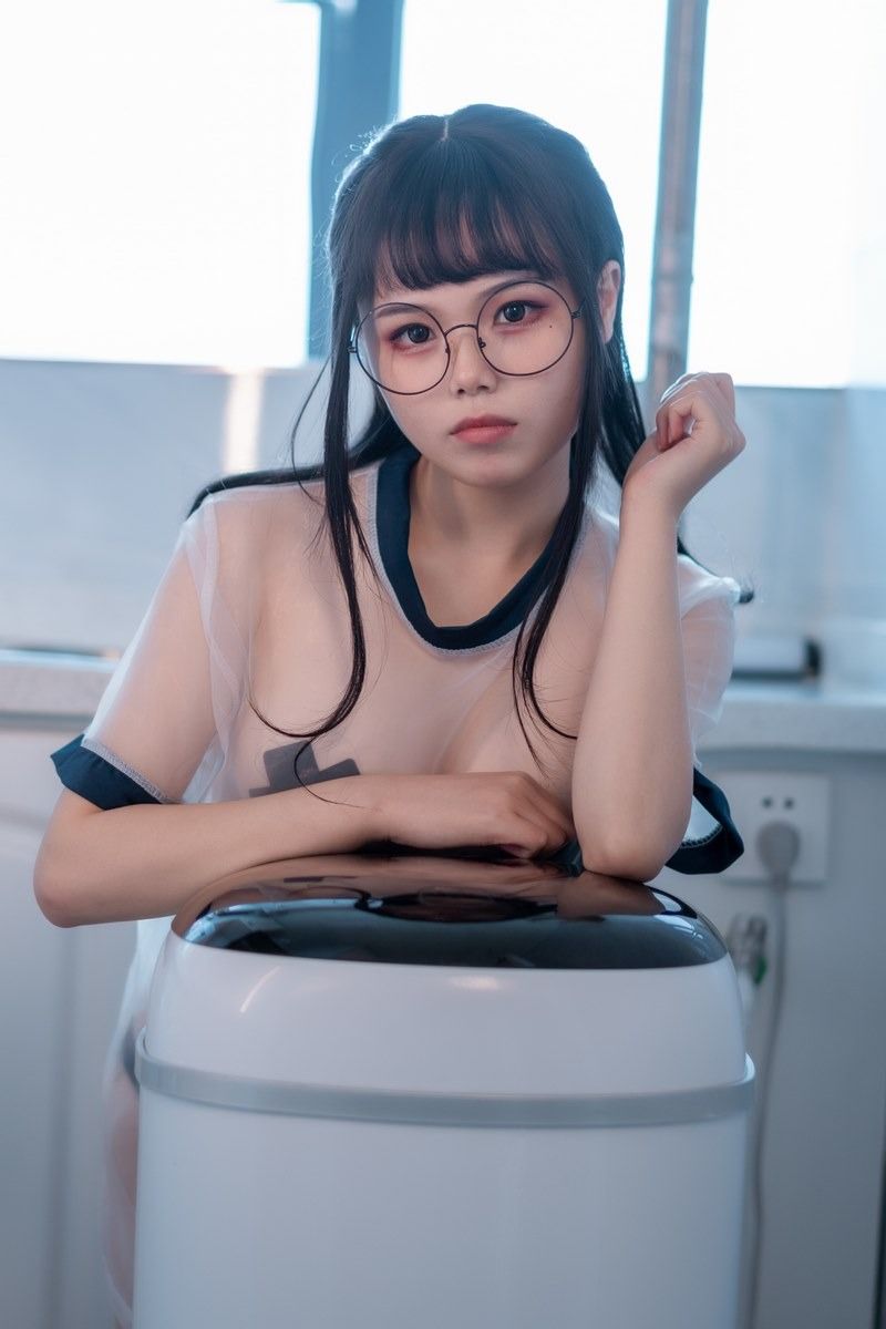 Cos七月喵子---喝酸奶的眼镜娘35P-04-11
