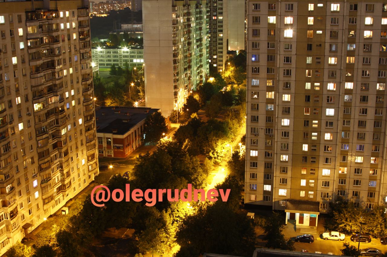 16 этаж квартира живу. Вид с окна многоэтажки ночью Москва. Вид с крыши 16 этажки Ясенево. Фид из окна многоэтажки. Многоэтажный дом.