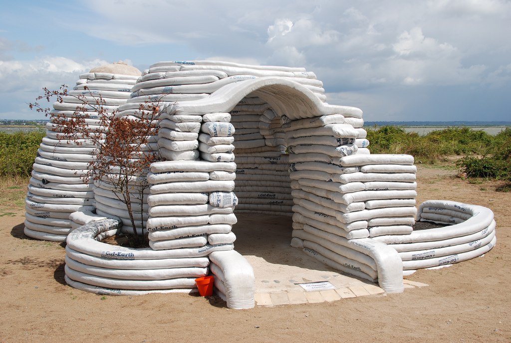 дом из мешков с песком