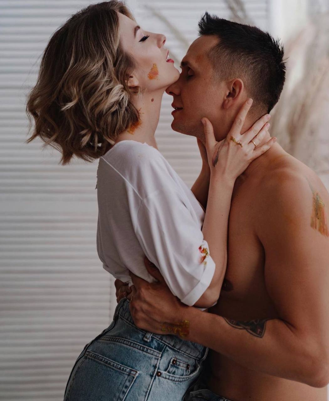 Love is top. открытки love is. любовные стикеры. Love is top. наклейки лав из.