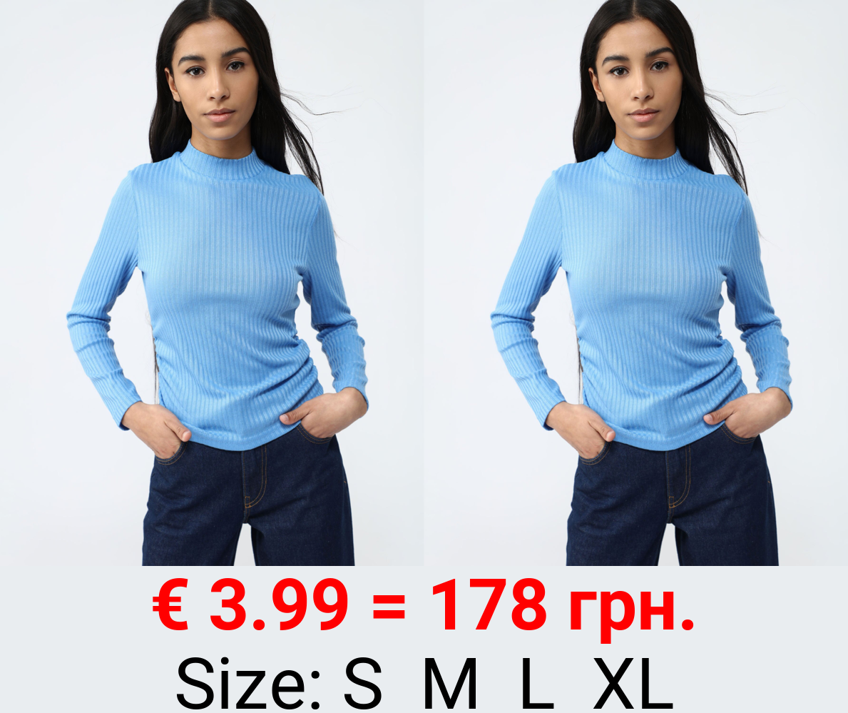 T-shirt with side gathering