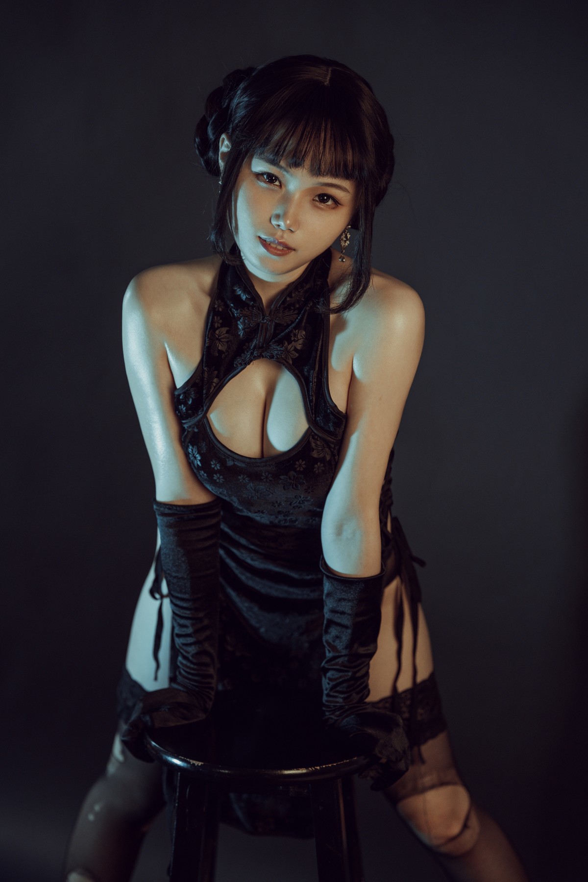 Cosplay 七月喵子 穿旗袍耍剑 12