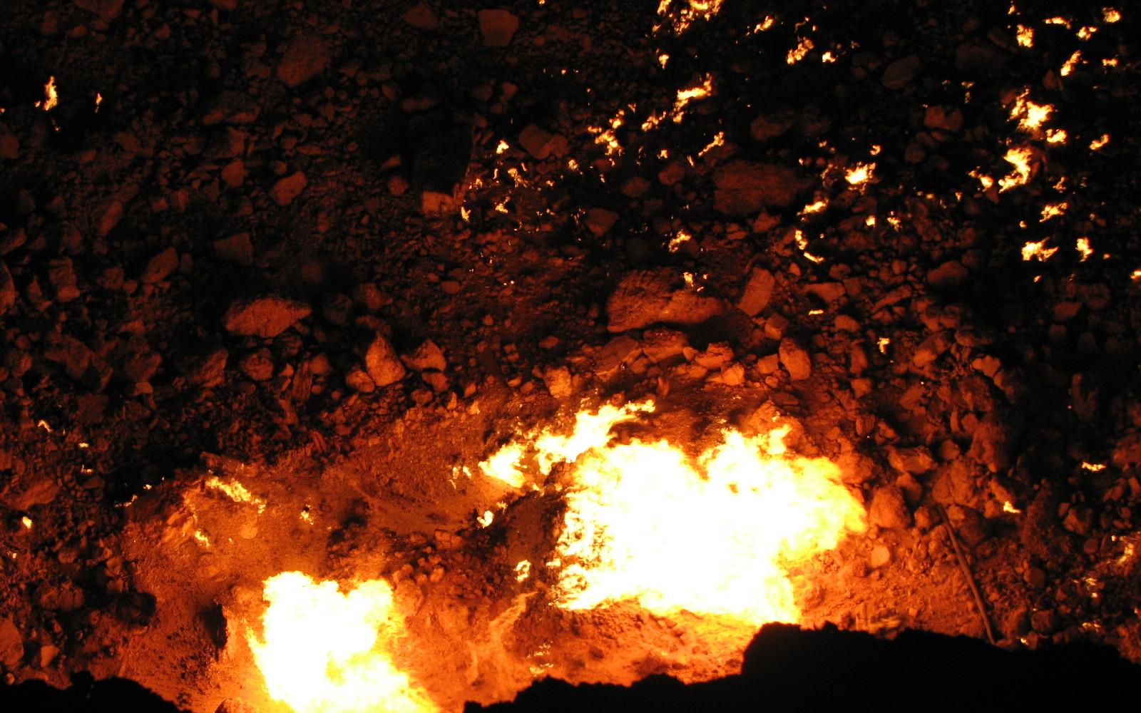 Пожары горючих газов. "Врата ада" (Дарваза), Туркменистан. Горящий кратер в Туркменистане врата ада. Газовый кратер врата ада Туркменистан. Туркменистан достопримечательности врата ада.