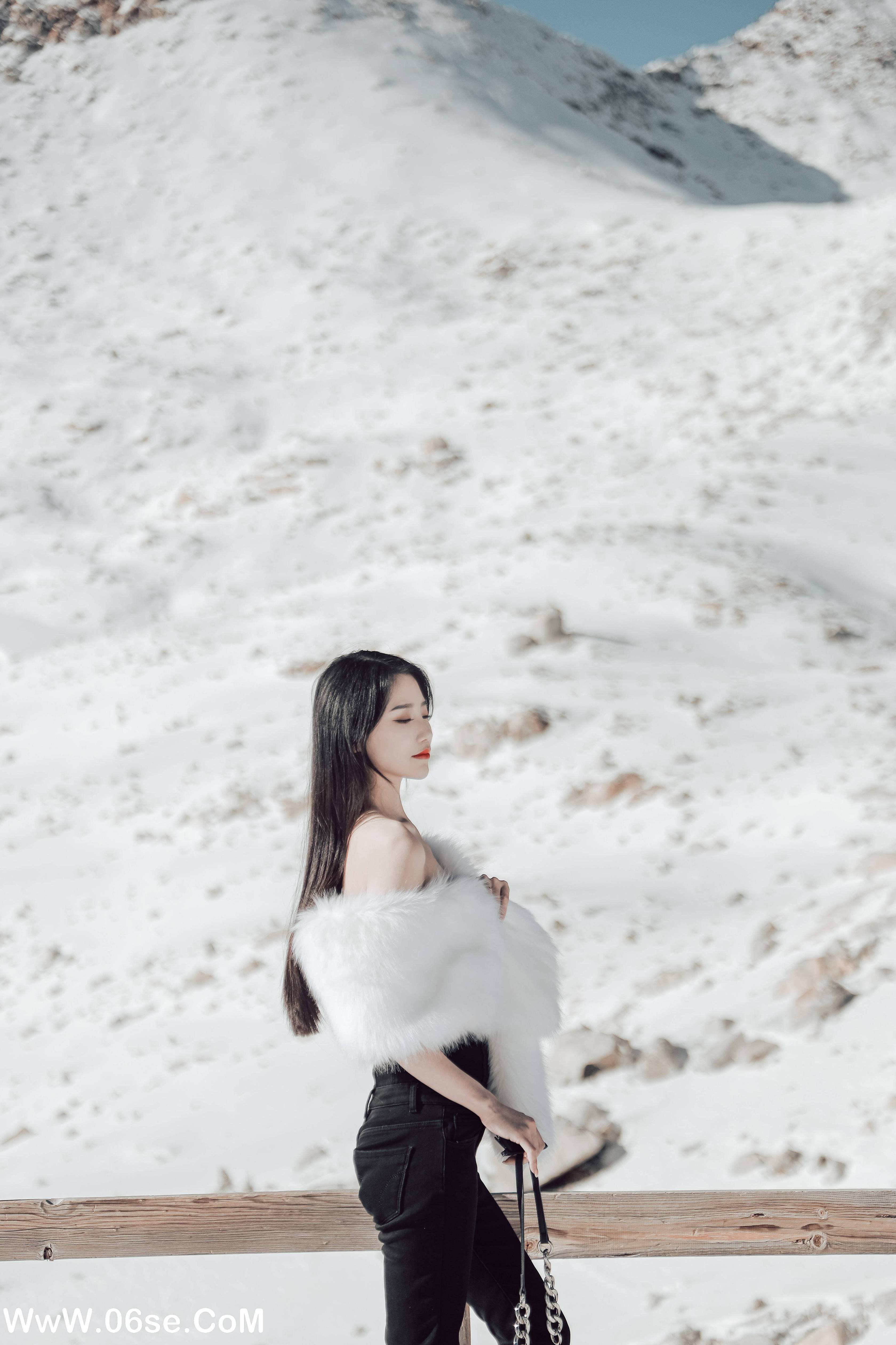 图片[24]-[YITUYU艺图语]2022.06.21 冰雪之巅 婷婷[34P-357.6M]-六色网