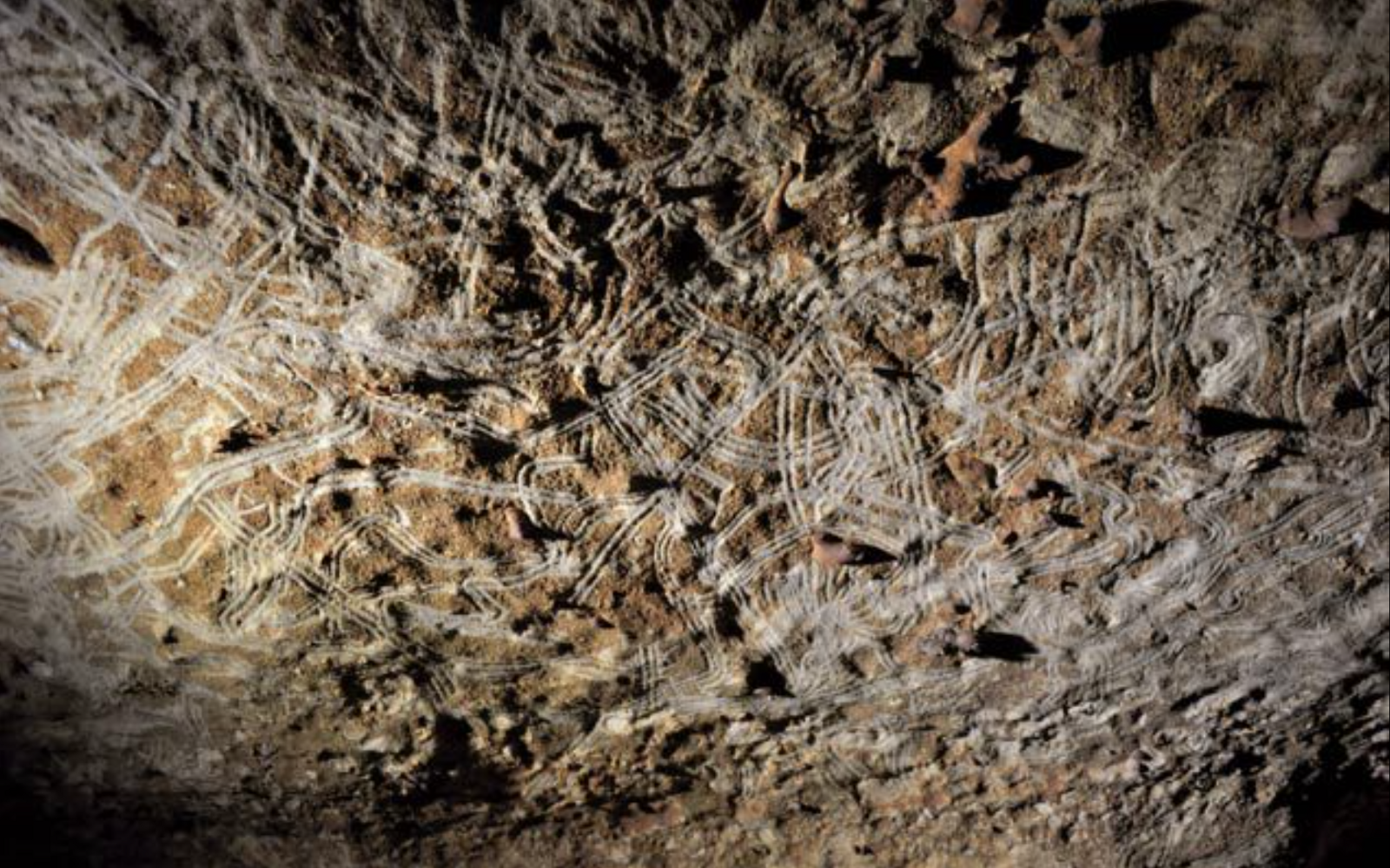 Первобытная рука. Пещера Альтамира макароны. Макаронный фриз пещеры Альтамира. Макароны в пещере Хорнос де ла Пенья. Пещера Руффиньяк макароны.