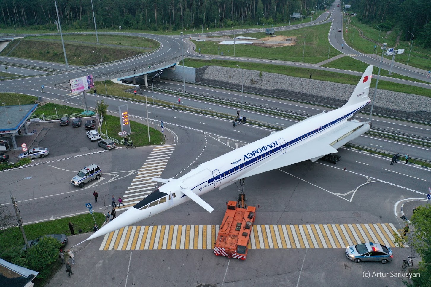 Самолет жуковский. Жуковский самолет ту 144. Ту-144 в Жуковском. Ту-144 Жуковский памятник. Ту-144 Туполевское шоссе.