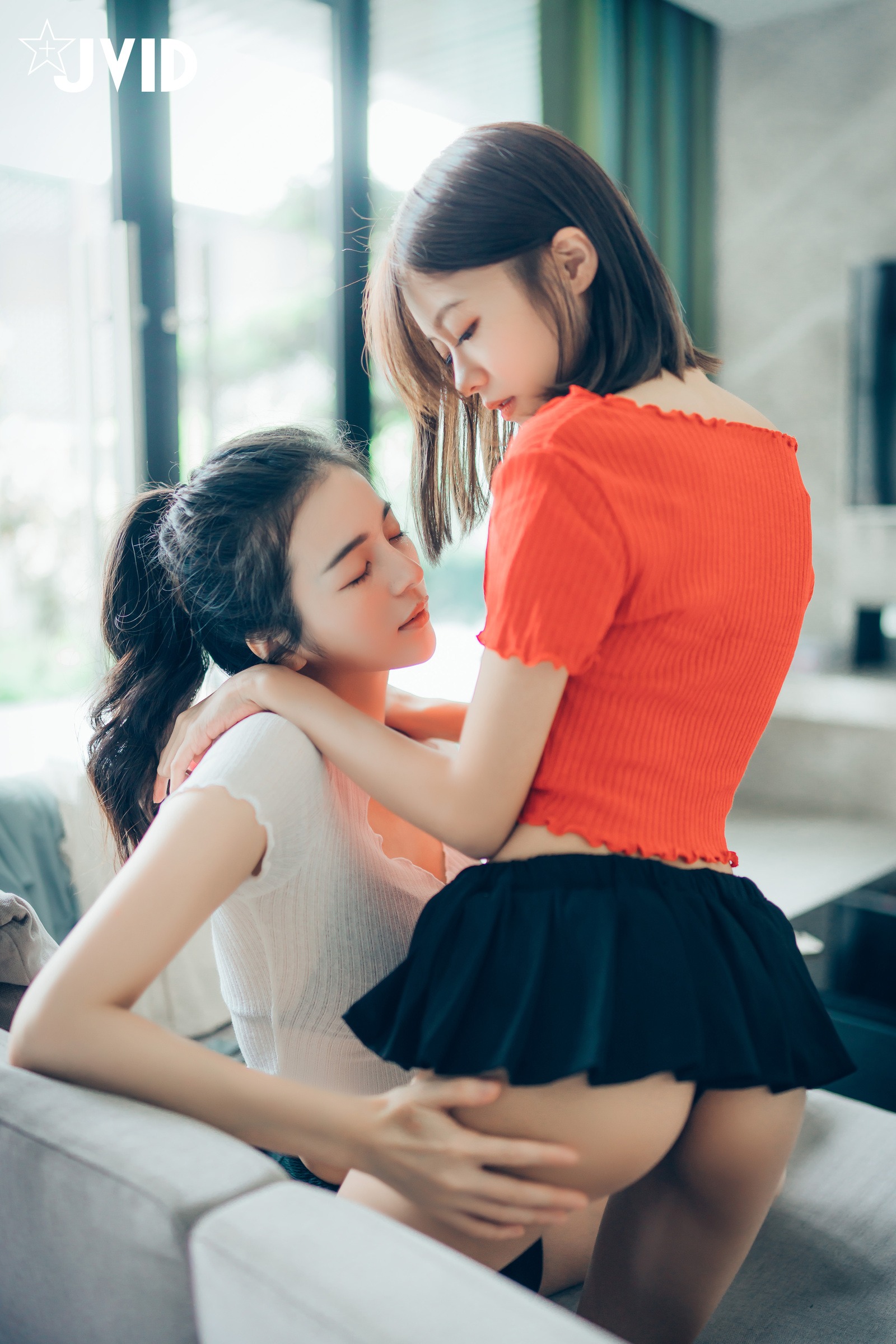 JVID-好色萝莉妍妍X巨乳御姊辰辰 16