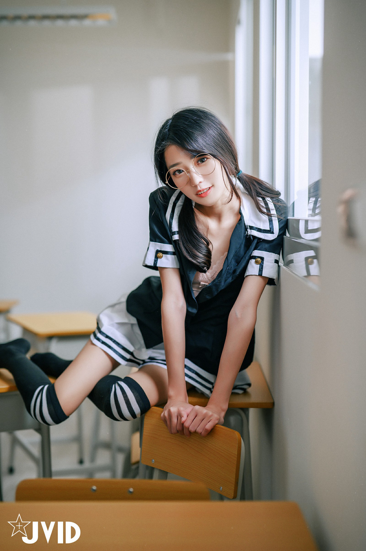 JVID精品 高顏值甜美學妹誘惑?清純校花?放學後的教室，學妹說她喜歡我 Vol.02 33