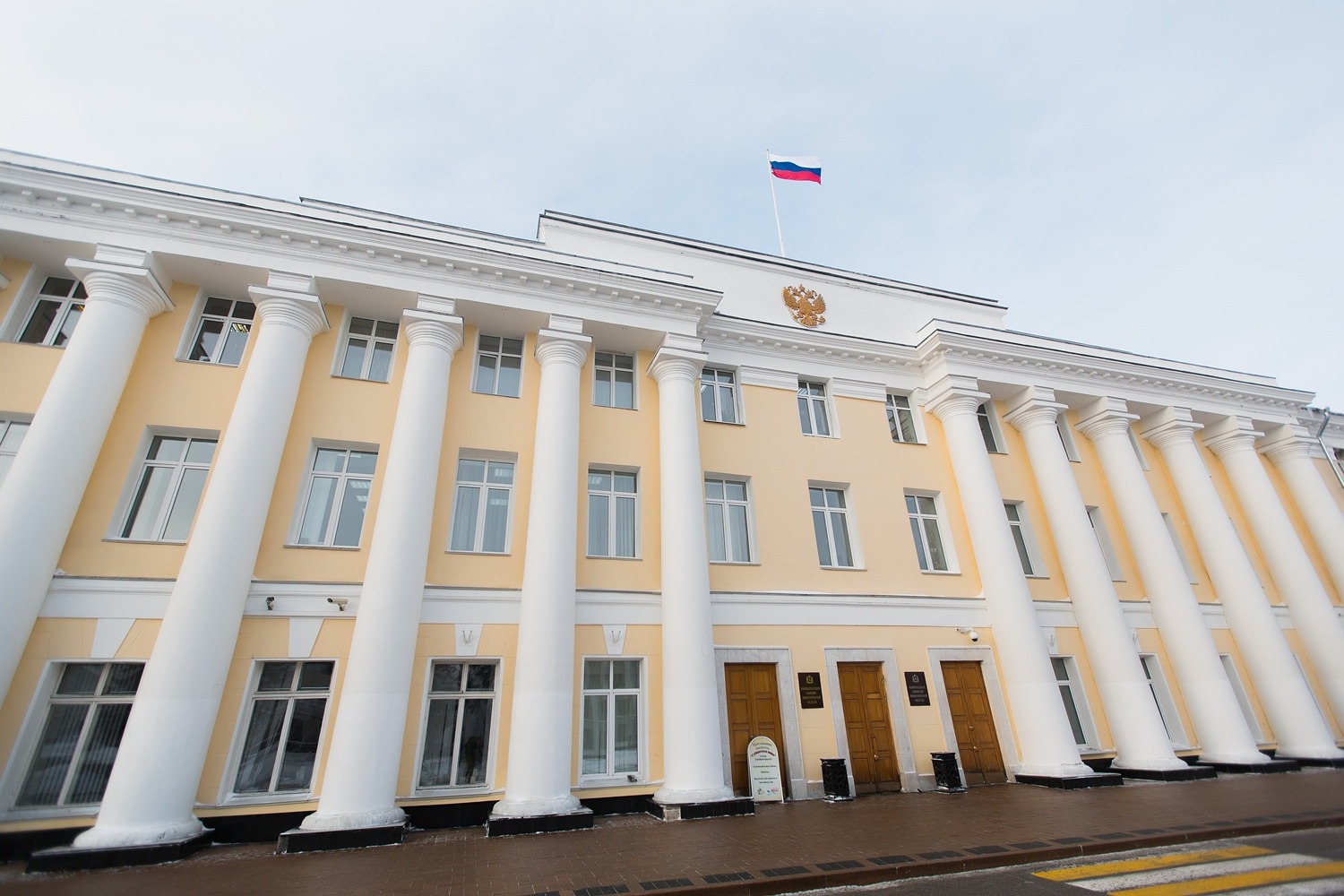 Законодательное нижегородской. Областное Законодательное собрание Нижегородской области. Законодательное собрание Нижний Новгород. Здание Законодательного собрания Нижегородской области. Кремль Заксобрание Нижний Новгород.