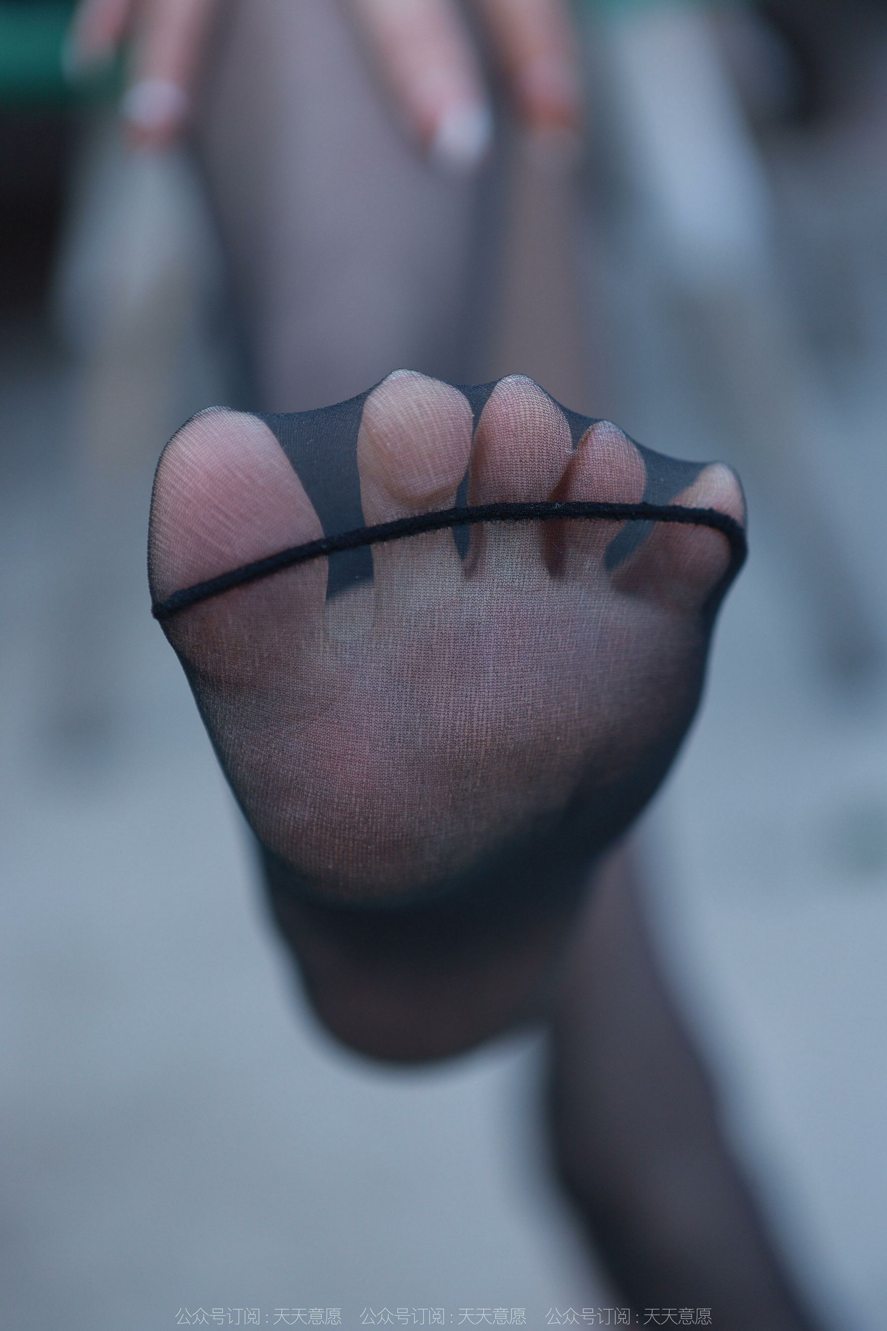 [异思趣向IESS]_模特：婉萍《嘿丝皮裙街拍》-写真图集共87P 4