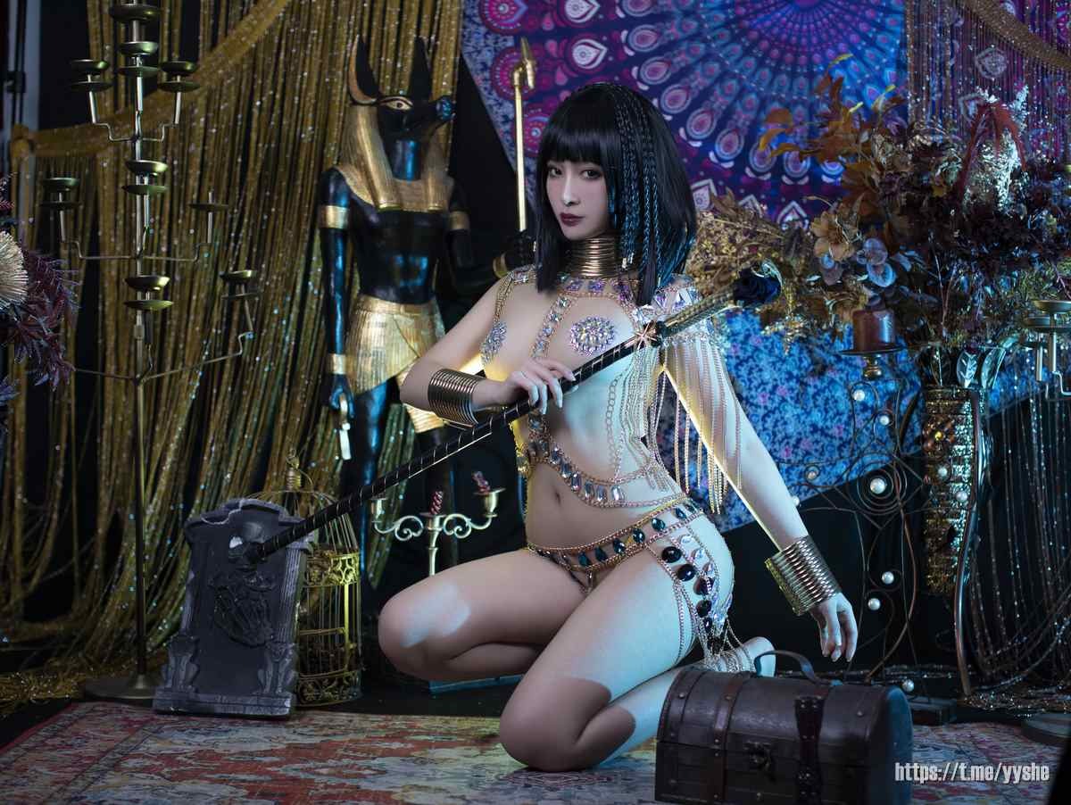 洛璃 LoLiSAMA - 艳后 [34P] 16