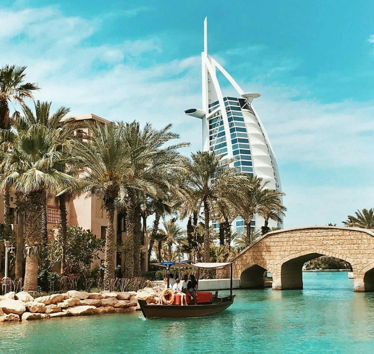 Бенгати дубай. Стена в Дубае. Фото Дубай 2022. ДУБАЙТЫ. Dubai Music.