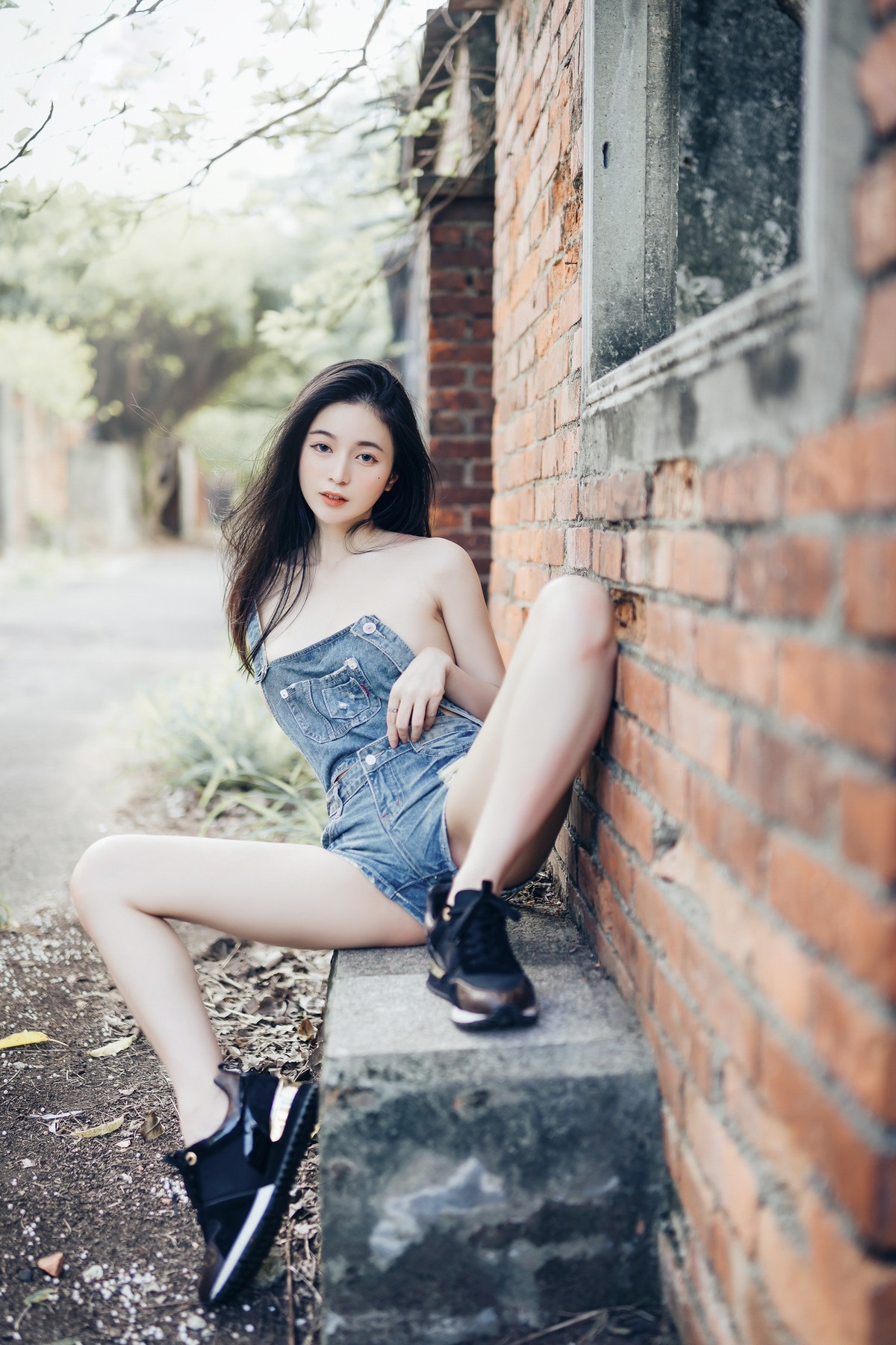 巨乳仙仙辰 野外露出初體驗❤️ 紅衣+透明內褲 裸上身吊帶褲 透明白色罩衫 Vol.02 7