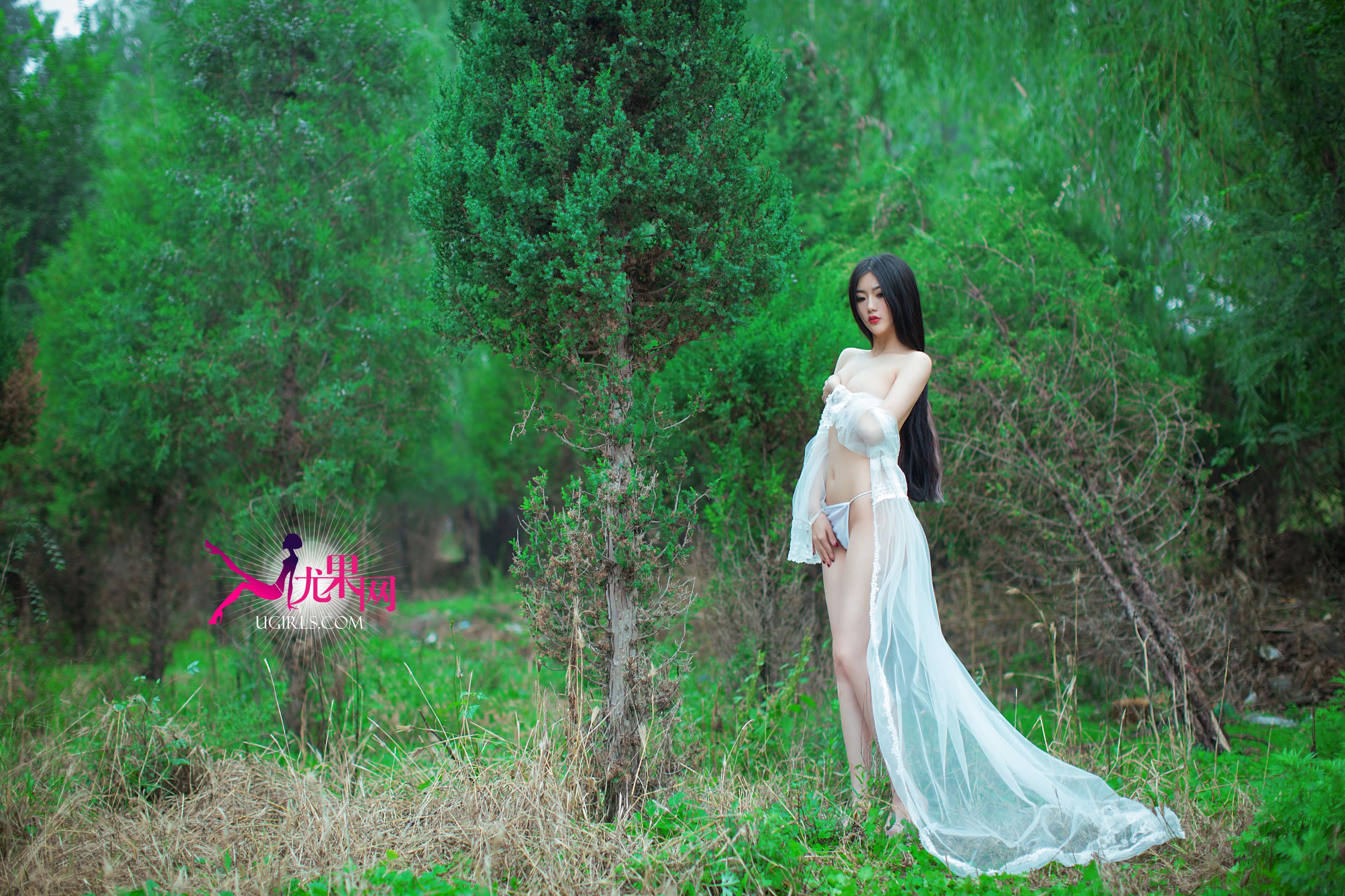 [尤果网Ugirls]_E051_金子熙《香肩酥胸长腿美女与豪车性感较量》_II-写真图集共44P 1