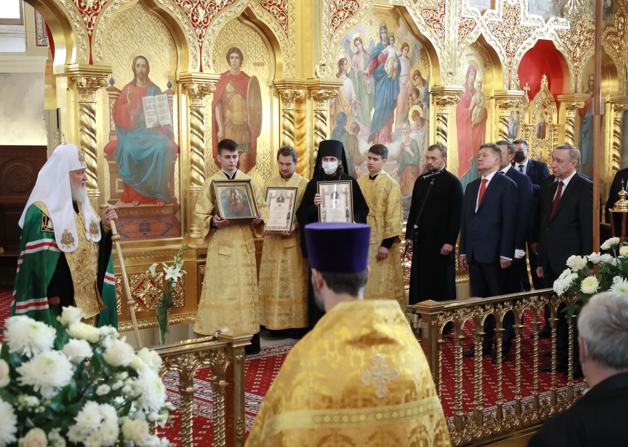 Освящение храма в санкт петербурге. Храм Святой Троицы на Октябрьской набережной. Освящение храма Троицы Невской Лавры. Освящение храма в Туиме. Освящение Троицкого храма в Электроуглях.