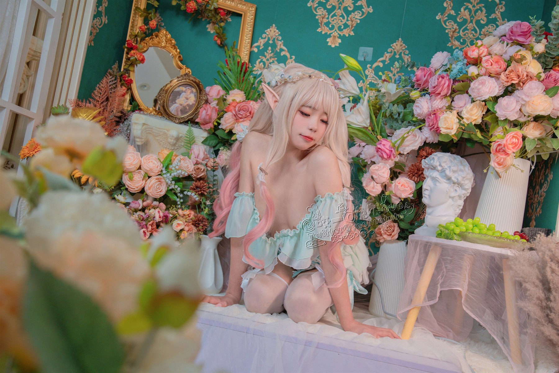 Cosplay 咬一口兔娘 豌豆公主的秘密花房 24