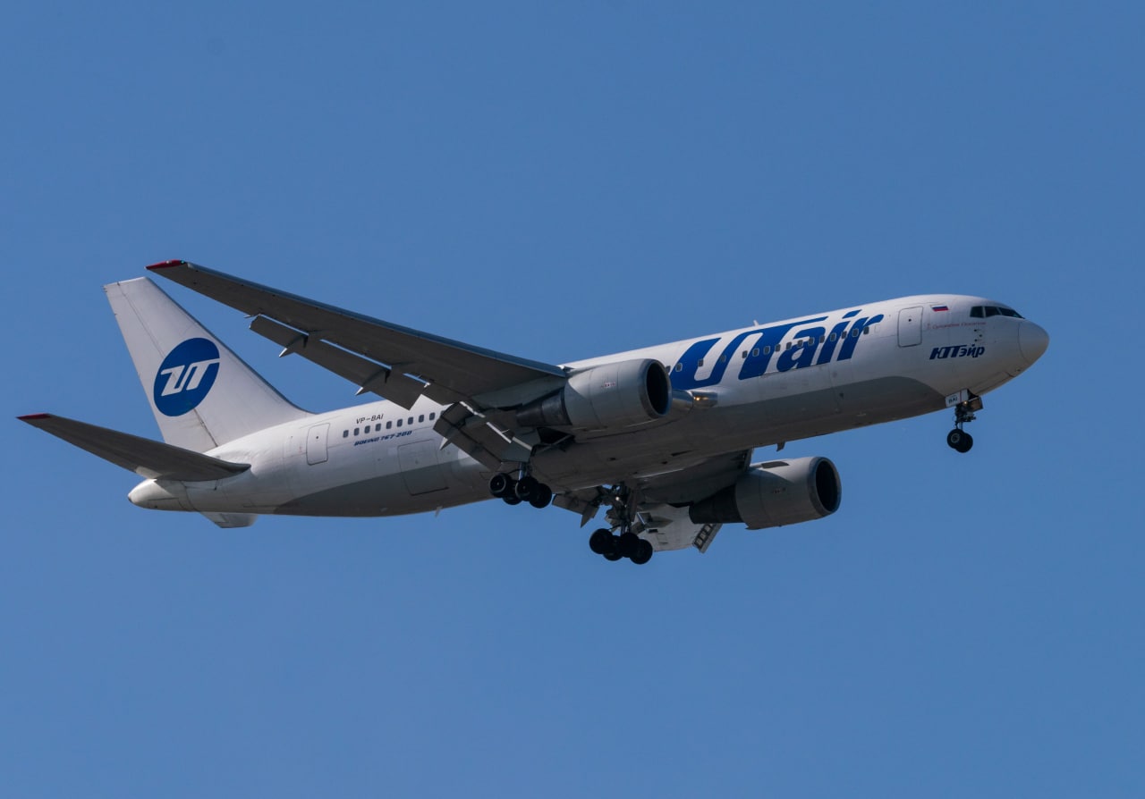 Рейс самолетов ташкент. Boeing 767-200. Boeing 767 bai. UTAIR Boeing a320. UTAIR 767 ut269.