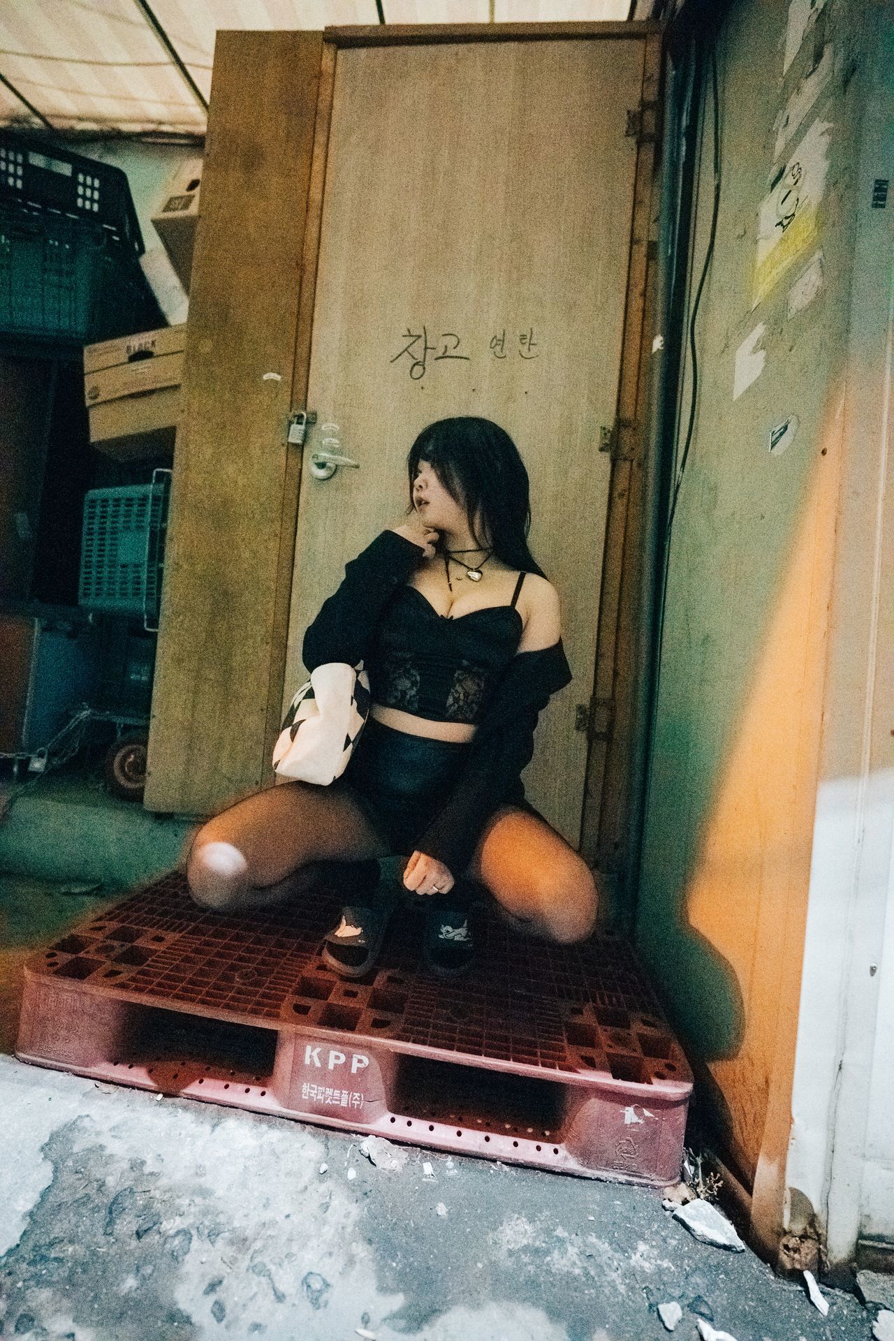 ZIA.Kwon 권지아, [Loozy] XXX At Night Road Set.02 4