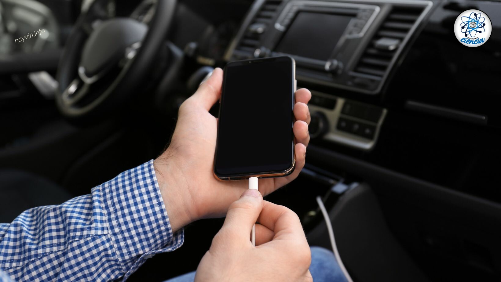 Veszélyes oka van annak, hogy miért ne töltse a mobiltelefonját az autóban, jobb, ha ezt tegye