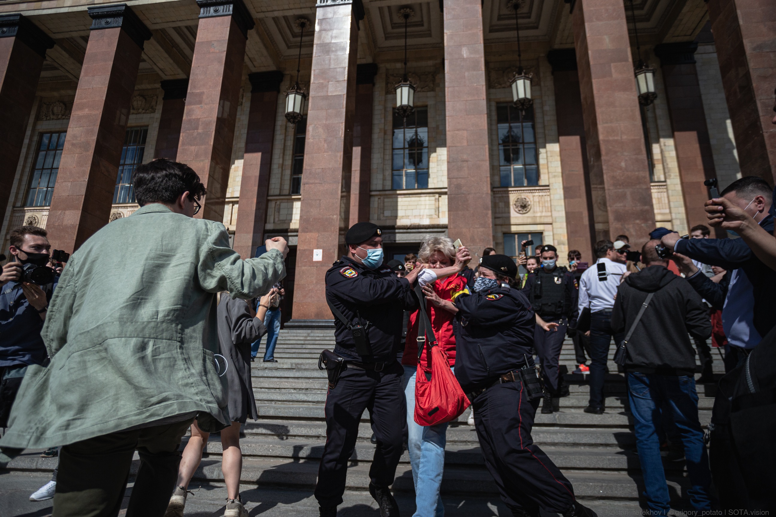 протест подростка. протест против кабановских понятий. митинг навального 2021 в москве. протест против кабановских понятий. протест против кабановских понятий.