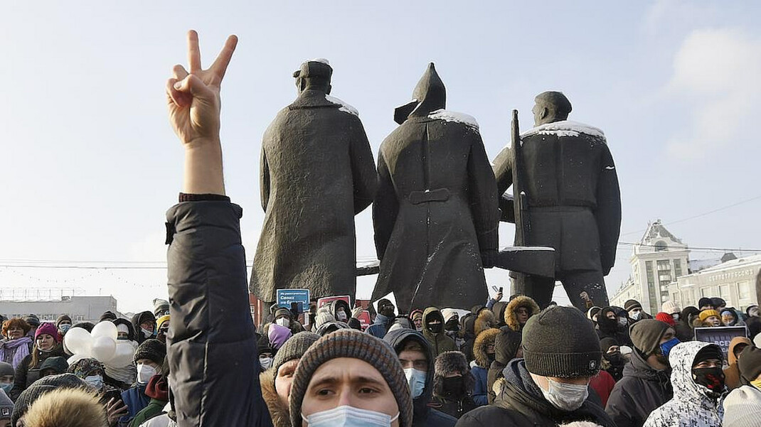 Почему шаман не был на митинге. Митинги в Новосибирске 2021. Малочисленный митинг. Митинги Навального 2021.