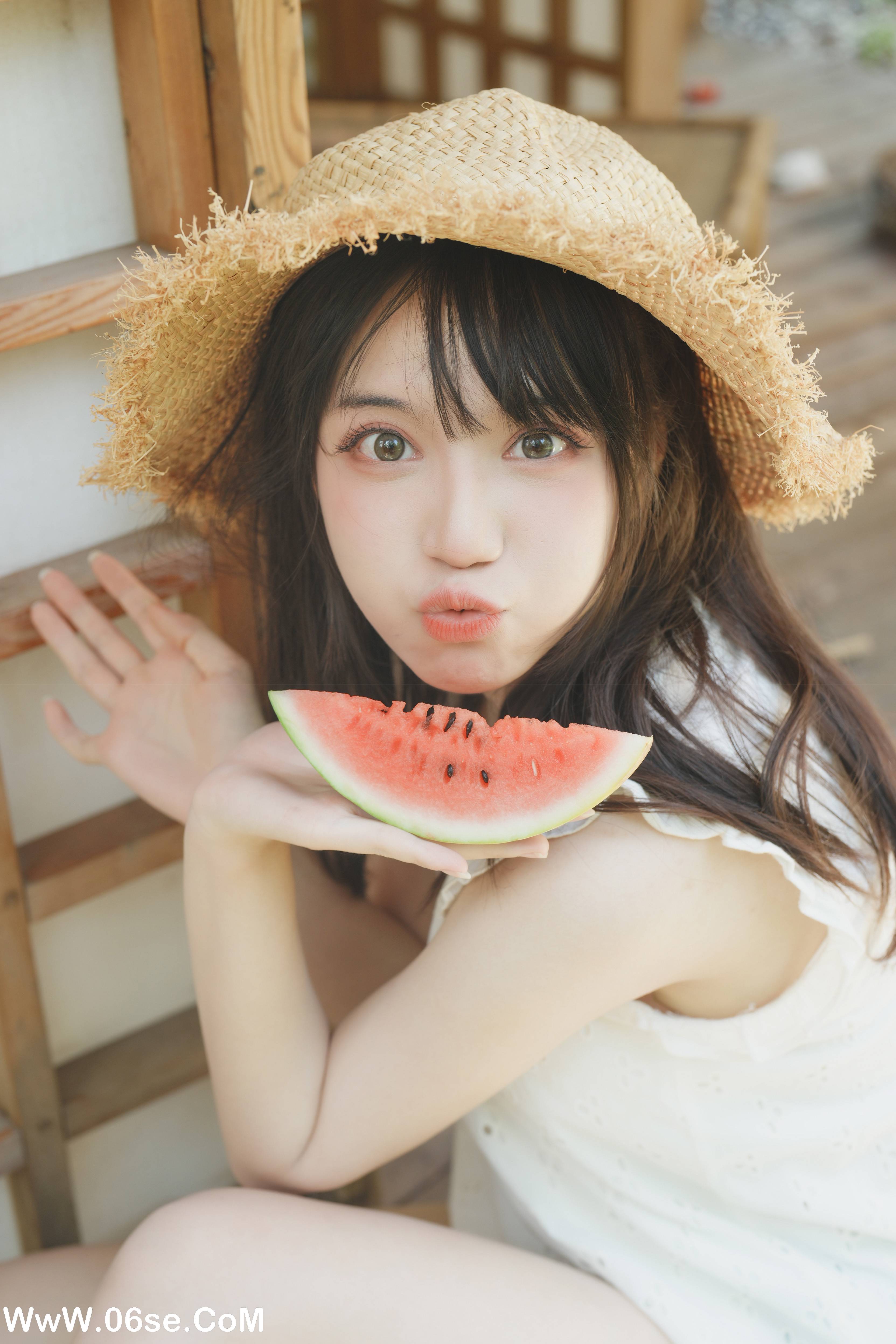 图片[20]-[YITUYU艺图语]2022.09.05 夏日少女与西瓜 贰加六[38+1P／147MB]-六色网