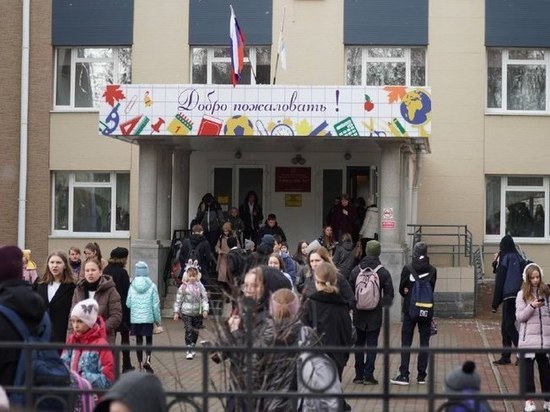 Несколько школ эвакуируют в Хабаровске