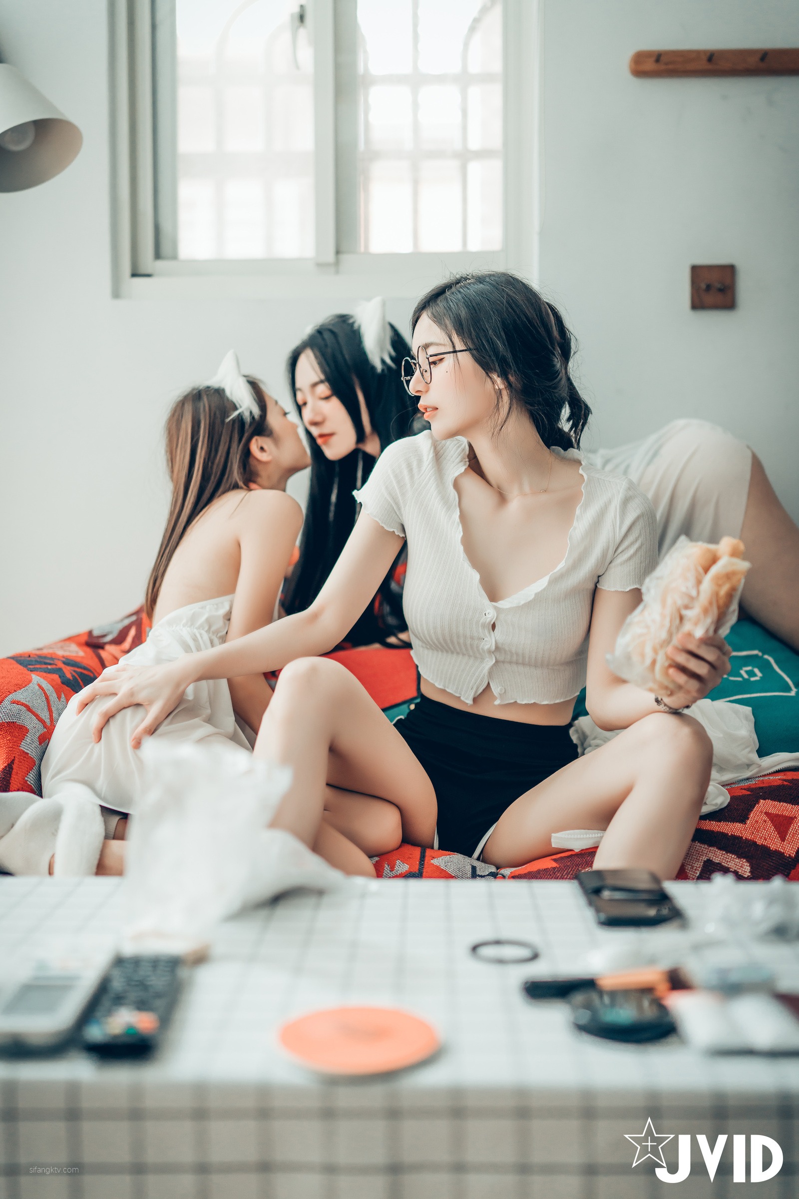 JVID 辰辰×飘飘×妍妍-她和她的两只猫咪 124