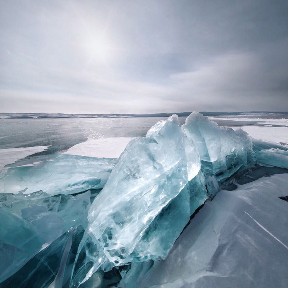 Лед 5 букв на т. Лед Байкала. Ледяное царство Байкала. Глыбы льда Байкал. Торосы на Чудском озере.