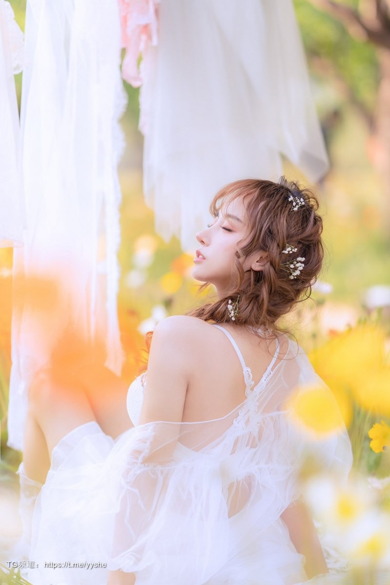 [Cos]过期米线线喵 NO - 晒衣服 [41P] 2