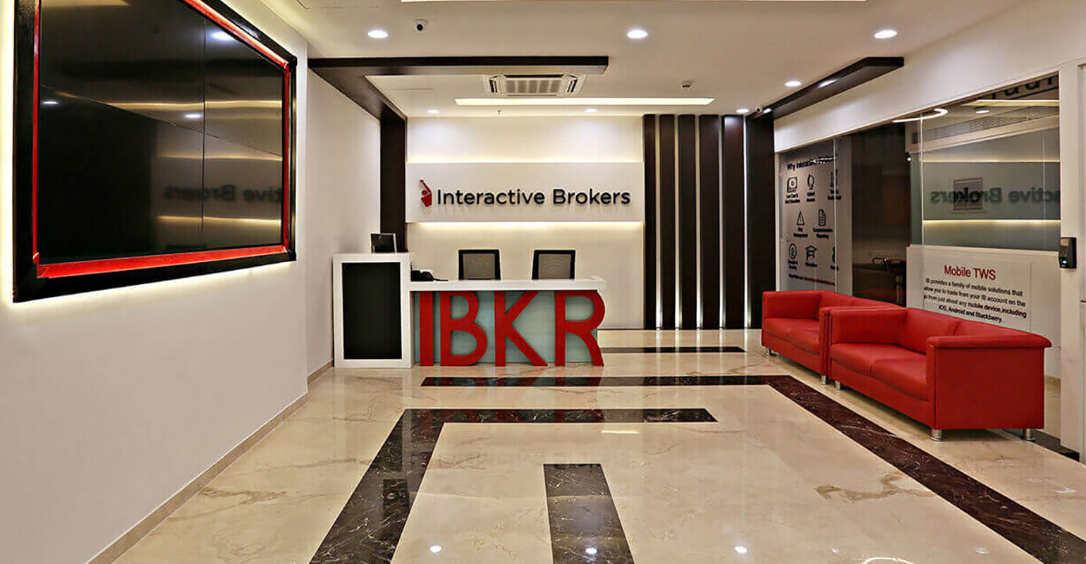 Interactive brokers. Интерактив брокерс штаб квартира. Брокер interactive brokers. Офис брокера. Interactive brokers фото.