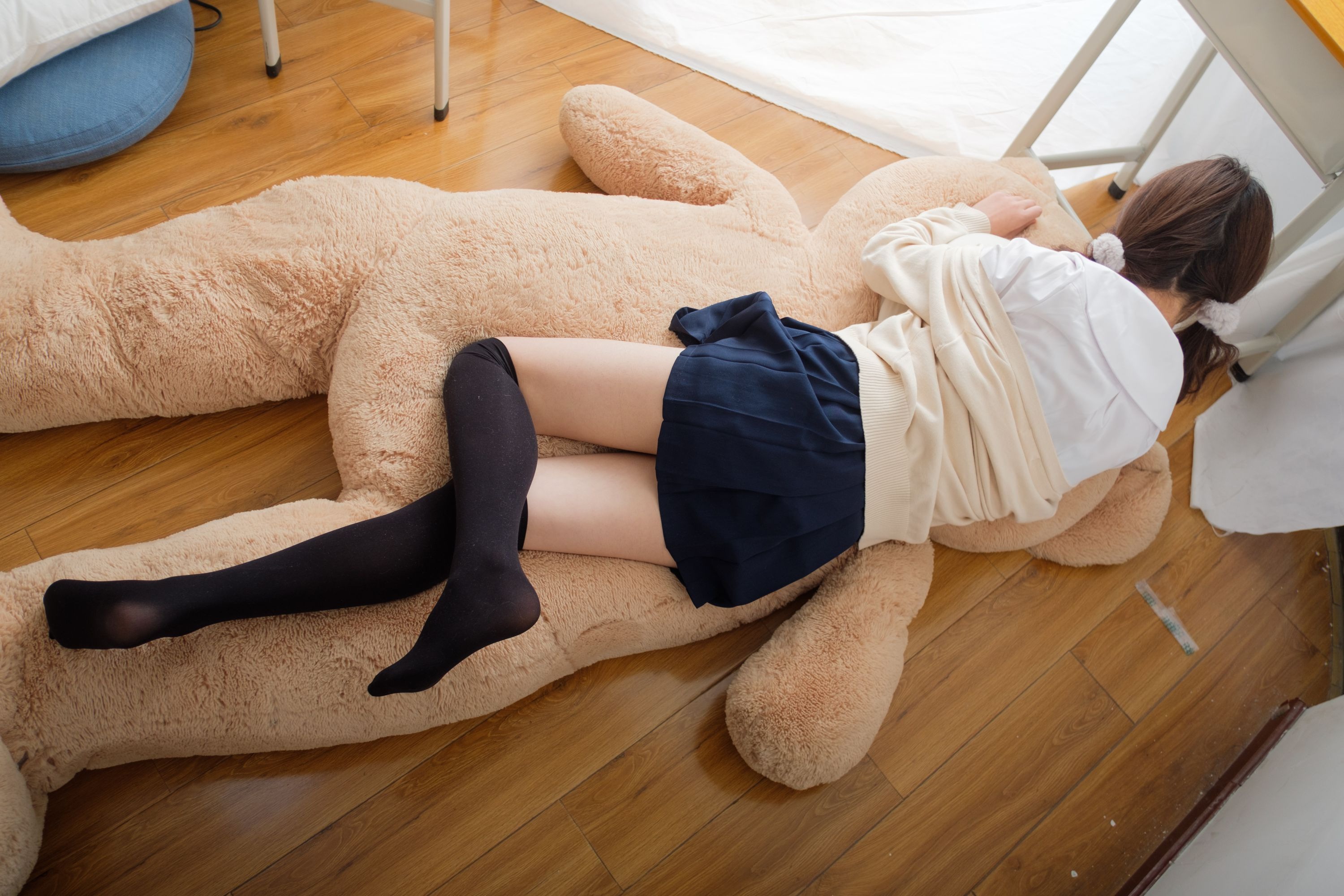 喵写真-[PR15-002] 在大熊身上的黑丝少女[90P1V] 87
