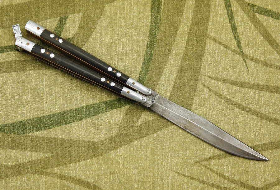 Нож бабочка ручка. Нож-бабочка (балисонг) t700. Балисонг классический 90. Филиппинский нож балисонг. Нож бабочка Шикари.
