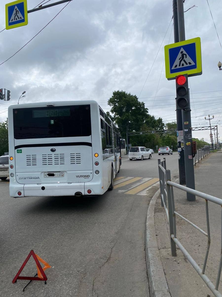 Автобус №23 сбил женщину в Хабаровске