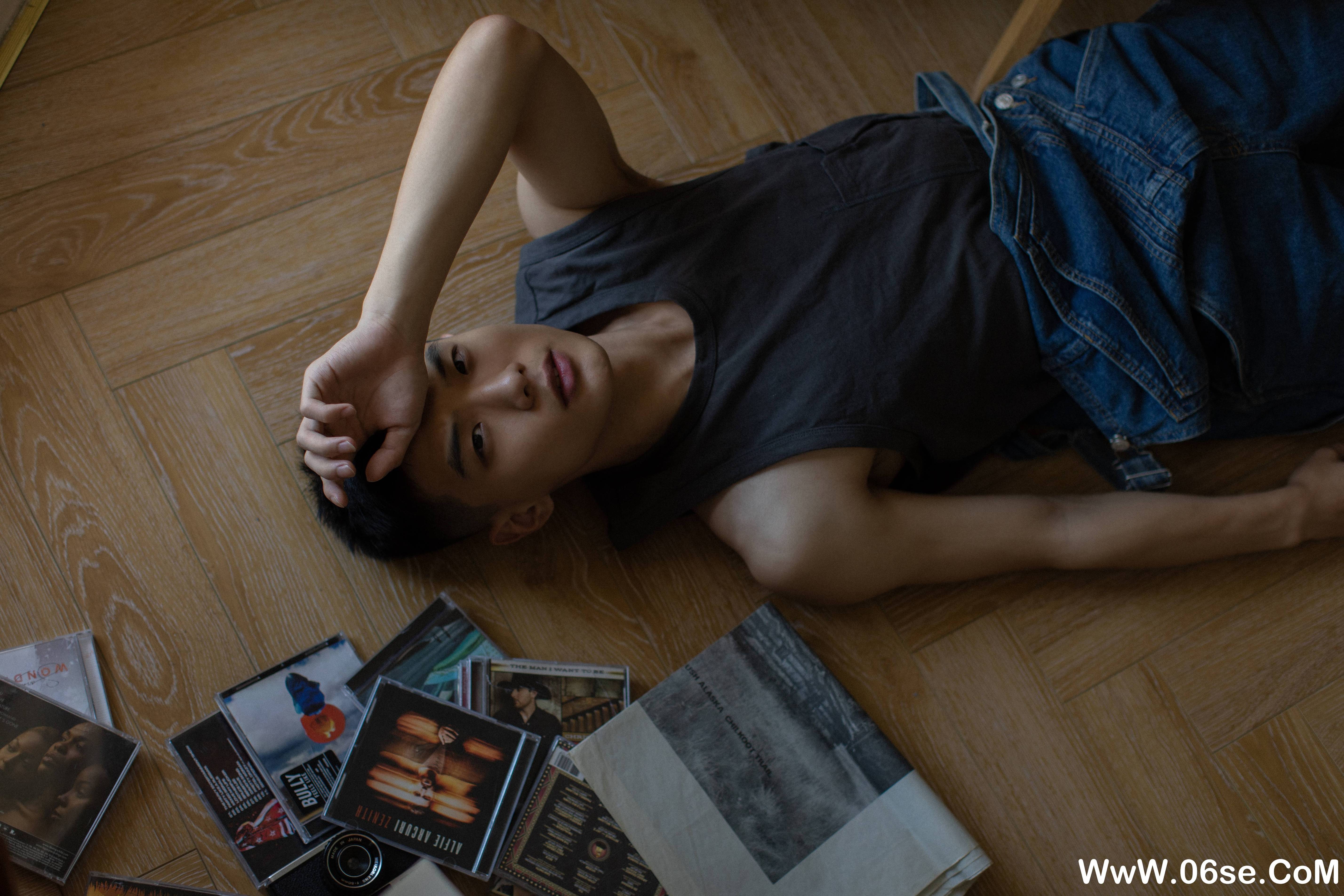 图片[17]-[YITUYU艺图语]2021.08.21 背带裤男孩 周安[34+1P／513MB]-六色网