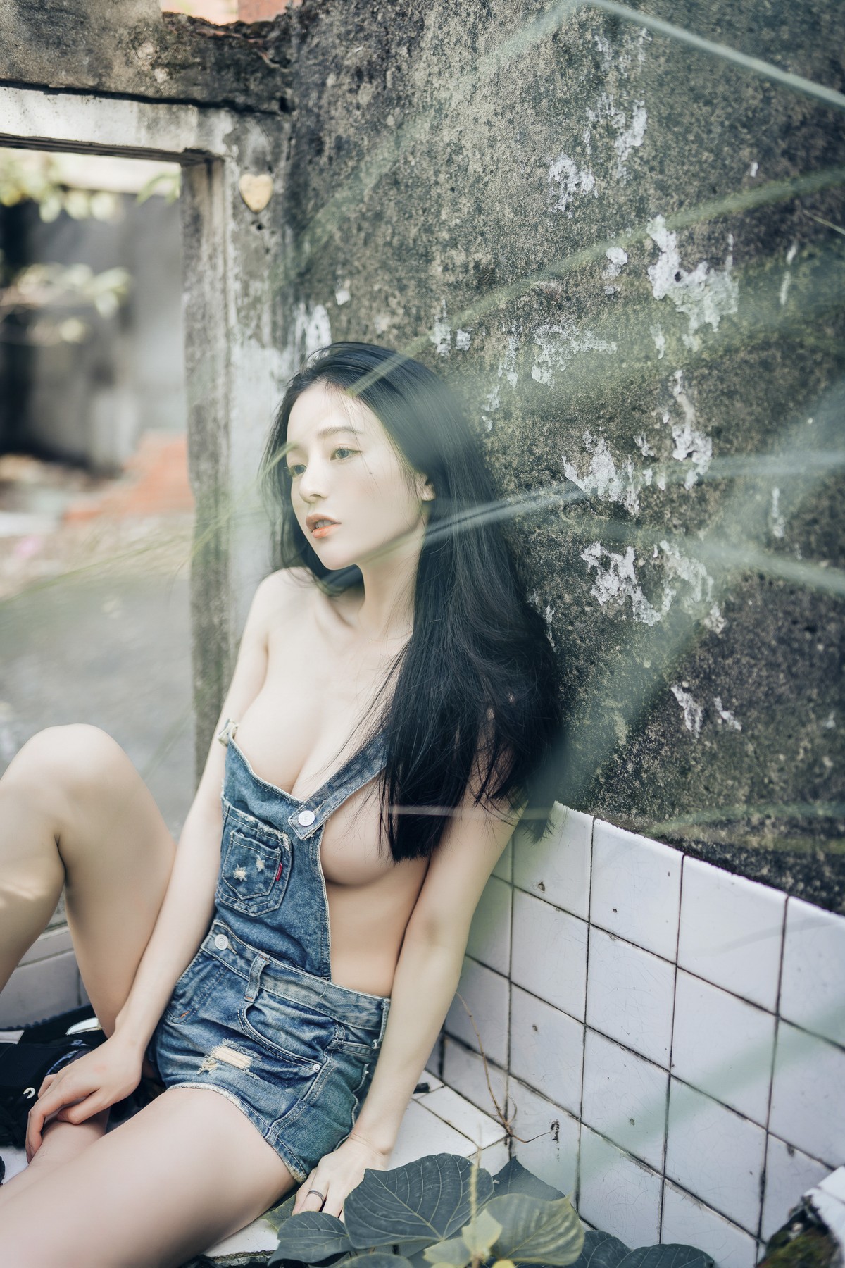 巨乳仙仙辰 野外露出初體驗❤️ 紅衣+透明內褲 裸上身吊帶褲 透明白色罩衫 Vol.02 2