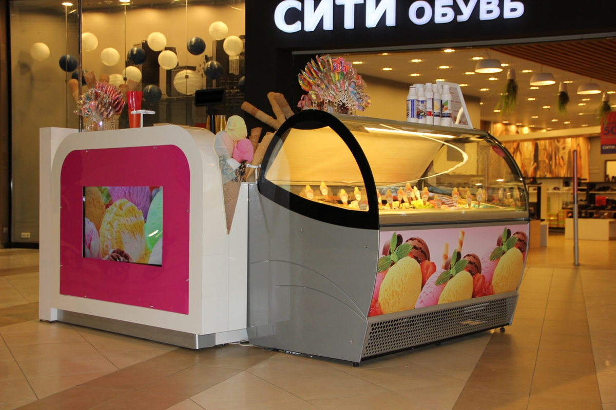 Супермаркет мороженое. Gelateria Plombir франшиза. Мороженое джелатерия пломбир. Мороженое на прилавке. Торговая точка мороженое.