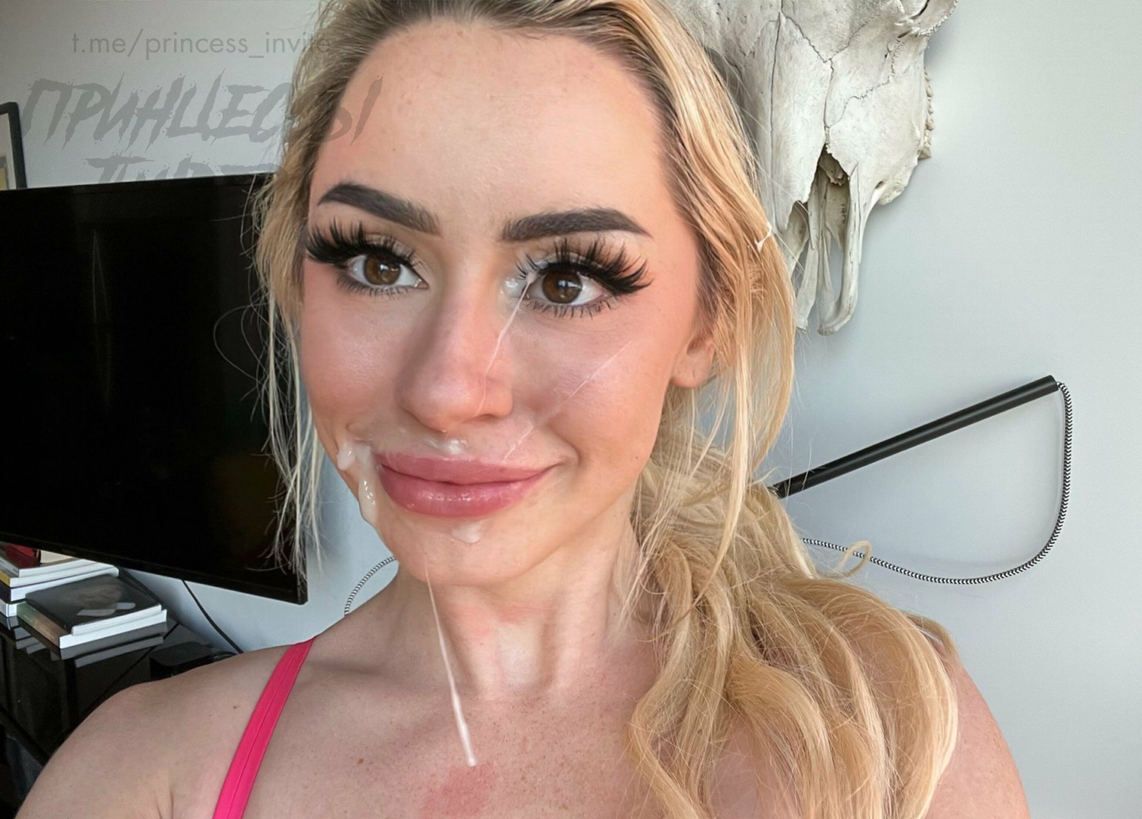 Ещё больше контента с ней и другими девушками вы можете получить в нашем VI...