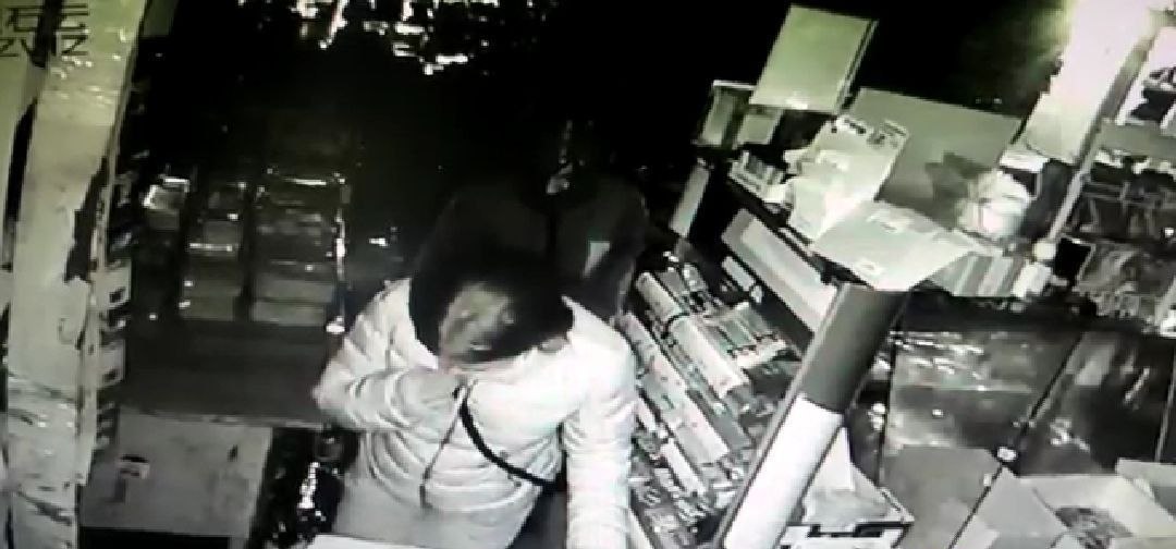 Две малолетние подружки вломились в хабаровский магазин