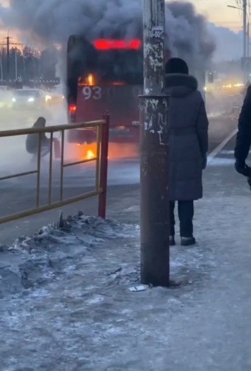 Автобус маршрута № 40 загорелся в Хабаровске