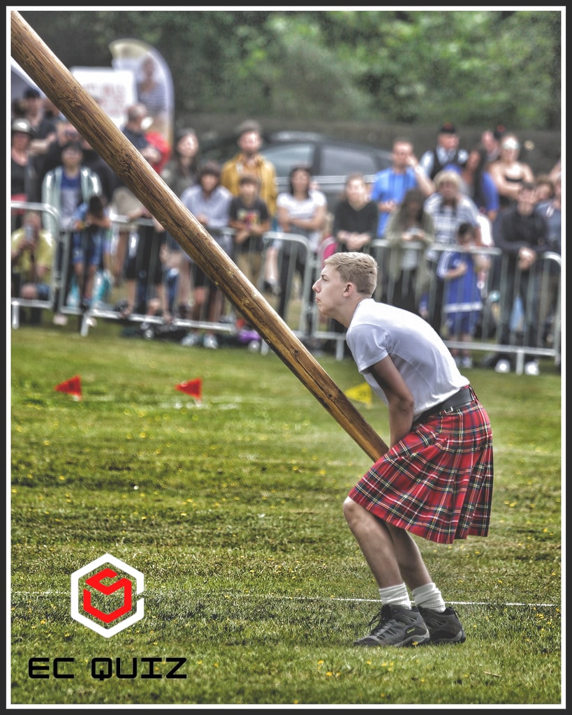 Caber перевод. Tossing the Caber в Шотландии. Толкание бревна Шотландия. Highland games tossing the Caber. Метание бревна в Шотландии.