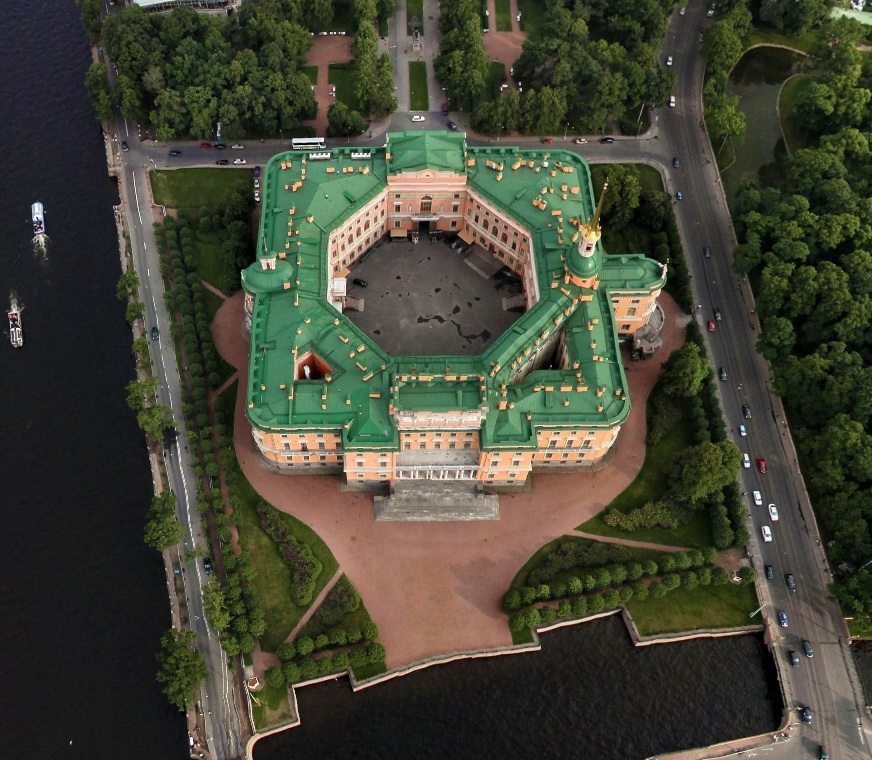 Castle спб. Двор Михайловского замка.Петербург Архитектор в.и Баженов. Михайловский замок вид сверху. Михайловский замок в Санкт-Петербурге сверху. Михайловский замок в Санкт-Петербурге Баженов план.