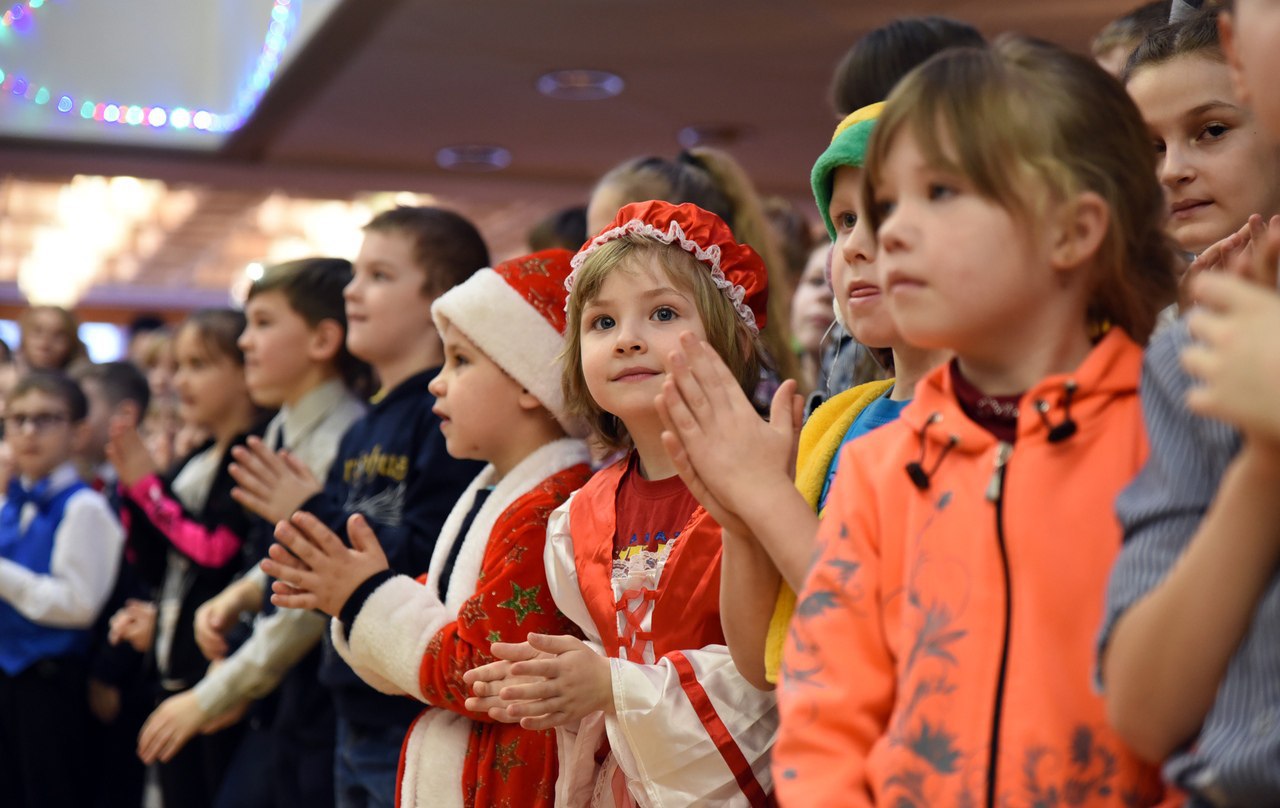 мегагринн курск елка. главная елка курск на театральной площади. губернаторская елка 2023 воробьев. губернаторская елка в краснодаре 2023 год. калининградский драматический театр губернаторская елка.