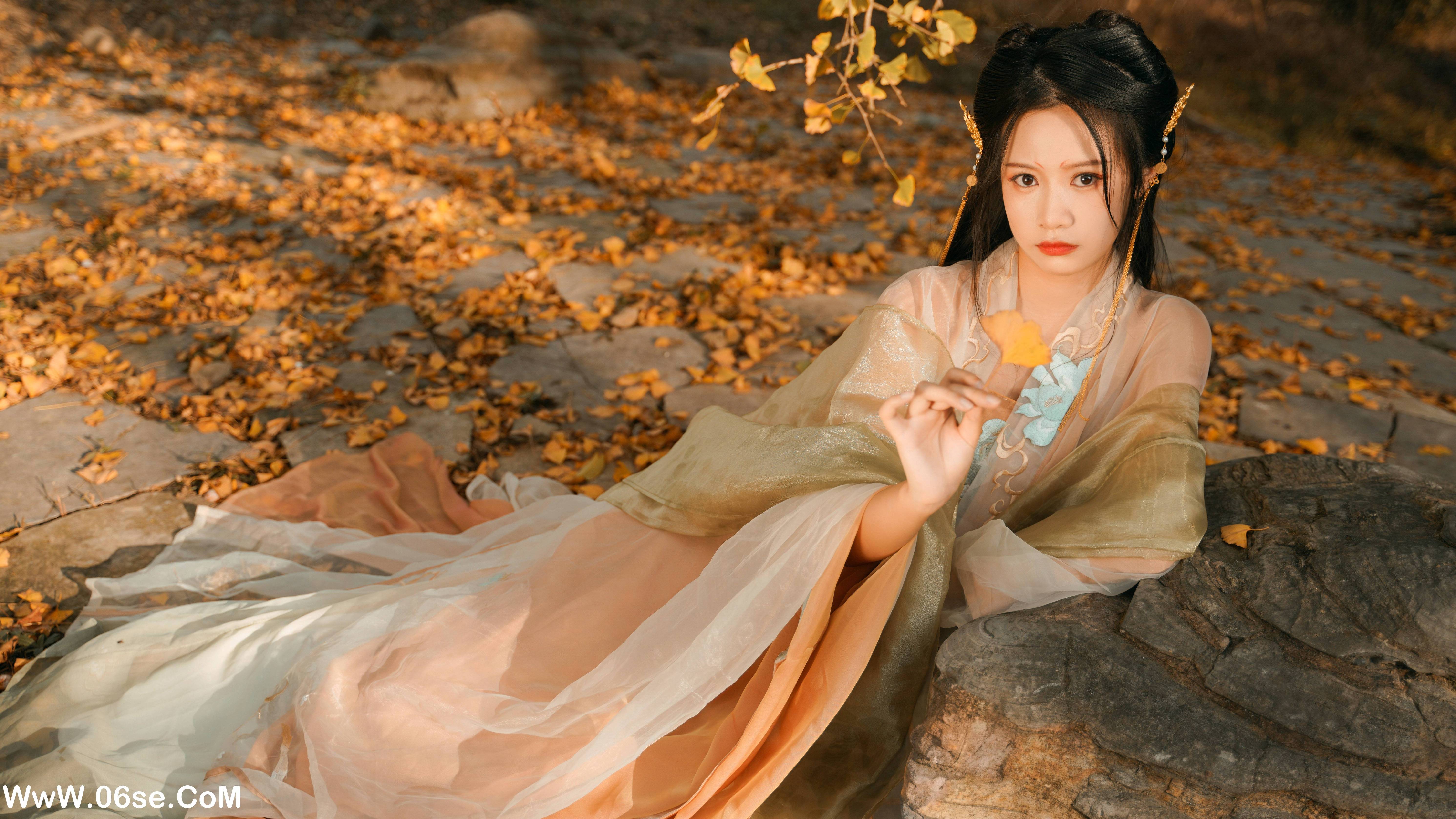图片[14]-[YITUYU艺图语]2022.12.12 银杏树下 旺旺小小舒[38+1P／467MB]-六色网