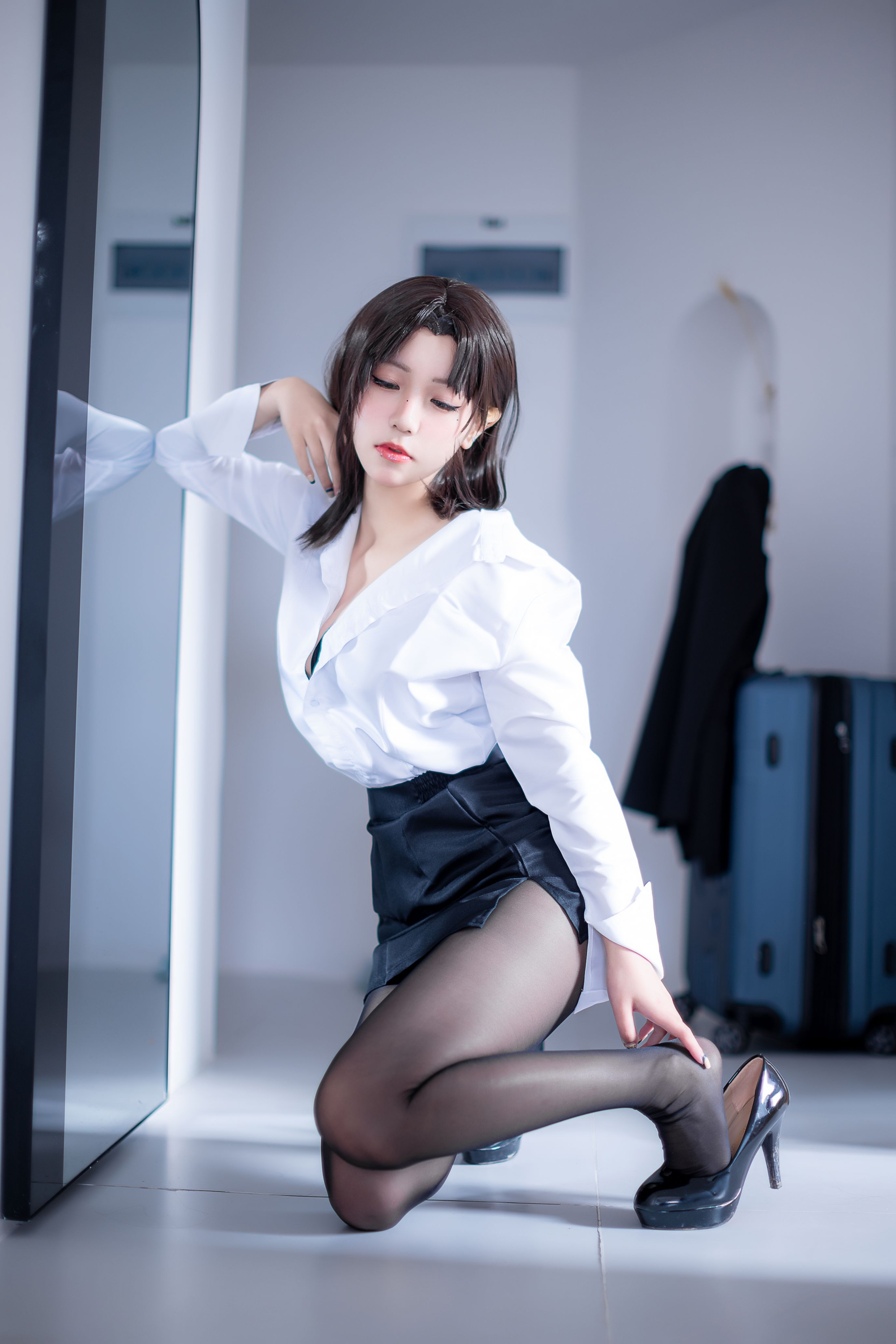 蓝小沂KiKi - NO.12 OL黑丝 [42P-731MB] 40